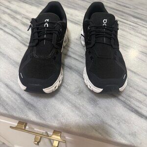 On Cloud 6 Sneakers Women’s Size 7 Black/White | Like New